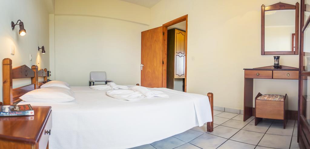 Yiannis Ηotel Foiníkion Eksteriør bilde